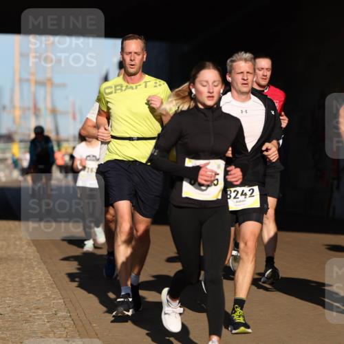 06.10.2024 - 19. swb-Marathon Bremen Michael Strokosch http://msf.ph/oto/7344420 06.10.2024 10:12:55 Laufen 8242, 9, 024, 2026, 74, 29 meine-sportfotos.de