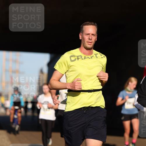06.10.2024 - 19. swb-Marathon Bremen Michael Strokosch http://msf.ph/oto/7344425 06.10.2024 10:12:56 Laufen 83 meine-sportfotos.de