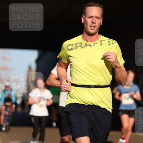 06.10.2024 - 19. swb-Marathon Bremen Michael Strokosch http://msf.ph/oto/7344427 06.10.2024 10:12:56 Laufen  meine-sportfotos.de