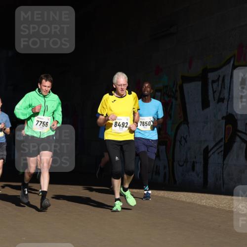 06.10.2024 - 19. swb-Marathon Bremen Michael Strokosch http://msf.ph/oto/7344435 06.10.2024 10:12:59 Laufen 666, 7756, 8492, 7650 meine-sportfotos.de