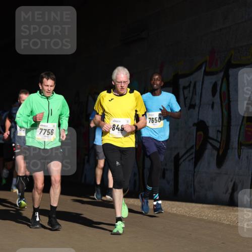 06.10.2024 - 19. swb-Marathon Bremen Michael Strokosch http://msf.ph/oto/7344439 06.10.2024 10:13:00 Laufen 666, 7756, 849, 7650 meine-sportfotos.de