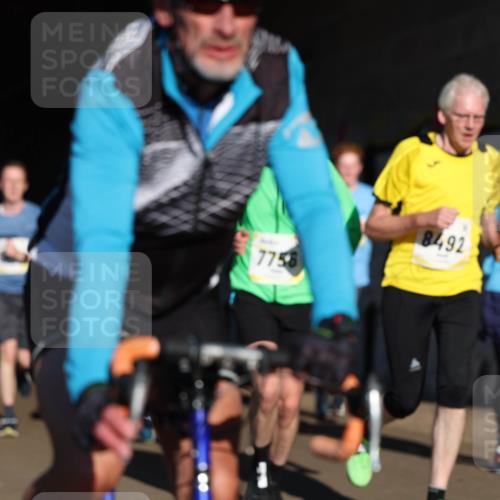 06.10.2024 - 19. swb-Marathon Bremen Michael Strokosch http://msf.ph/oto/7344444 06.10.2024 10:13:01 Laufen 8492, 7850, 7758 meine-sportfotos.de