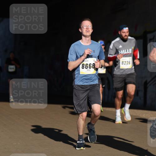 06.10.2024 - 19. swb-Marathon Bremen Michael Strokosch http://msf.ph/oto/7344449 06.10.2024 10:13:03 Laufen 8666, 8226, 8313 meine-sportfotos.de