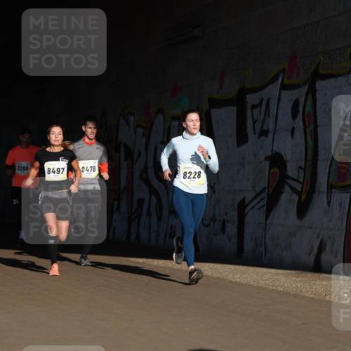 06.10.2024 - 19. swb-Marathon Bremen Michael Strokosch http://msf.ph/oto/7344506 06.10.2024 10:13:13 Laufen 8209, 8497, 8478, 8228 meine-sportfotos.de