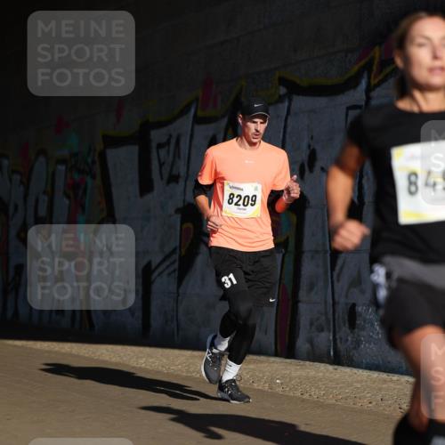 06.10.2024 - 19. swb-Marathon Bremen Michael Strokosch http://msf.ph/oto/7344529 06.10.2024 10:13:16 Laufen 18, 7826, 31, 8497, 47, 8209 meine-sportfotos.de