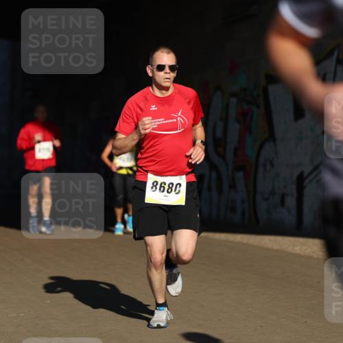 06.10.2024 - 19. swb-Marathon Bremen Michael Strokosch http://msf.ph/oto/7344534 06.10.2024 10:13:18 Laufen 8329, 78, 8680 meine-sportfotos.de