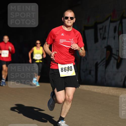 06.10.2024 - 19. swb-Marathon Bremen Michael Strokosch http://msf.ph/oto/7344535 06.10.2024 10:13:19 Laufen 8680 meine-sportfotos.de