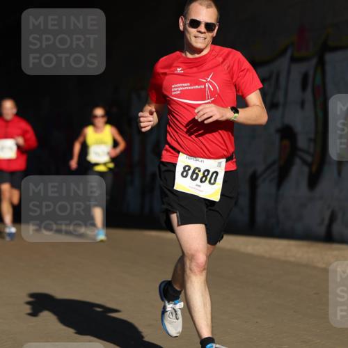 06.10.2024 - 19. swb-Marathon Bremen Michael Strokosch http://msf.ph/oto/7344537 06.10.2024 10:13:19 Laufen 8680 meine-sportfotos.de