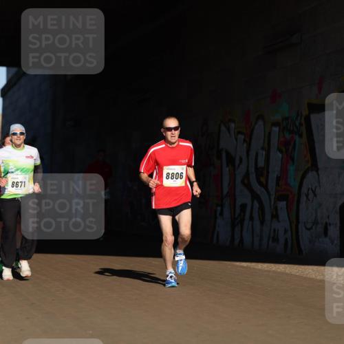 06.10.2024 - 19. swb-Marathon Bremen Michael Strokosch http://msf.ph/oto/7344557 06.10.2024 10:13:24 Laufen 7485, 8814, 8671, 8806 meine-sportfotos.de