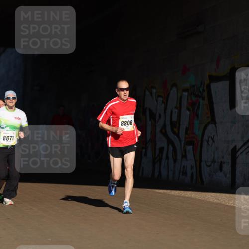 06.10.2024 - 19. swb-Marathon Bremen Michael Strokosch http://msf.ph/oto/7344558 06.10.2024 10:13:24 Laufen 8814, 8671, 8806 meine-sportfotos.de