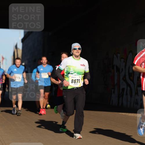 06.10.2024 - 19. swb-Marathon Bremen Michael Strokosch http://msf.ph/oto/7344564 06.10.2024 10:13:25 Laufen 814, 7327, 8671, 2806 meine-sportfotos.de