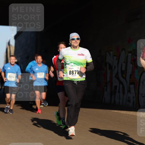 06.10.2024 - 19. swb-Marathon Bremen Michael Strokosch http://msf.ph/oto/7344567 06.10.2024 10:13:26 Laufen 8814, 8806, 8671 meine-sportfotos.de