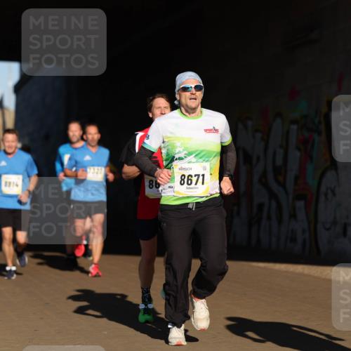 06.10.2024 - 19. swb-Marathon Bremen Michael Strokosch http://msf.ph/oto/7344569 06.10.2024 10:13:26 Laufen 8814, 86, 8671, 880, 88 meine-sportfotos.de