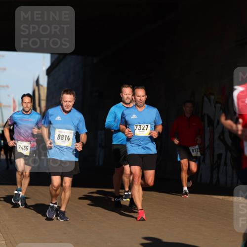06.10.2024 - 19. swb-Marathon Bremen Michael Strokosch http://msf.ph/oto/7344573 06.10.2024 10:13:27 Laufen 7485, 8814, 7327, 8733, 86, 8 meine-sportfotos.de