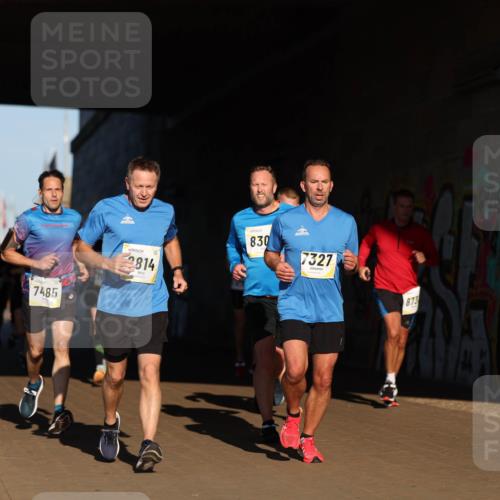 06.10.2024 - 19. swb-Marathon Bremen Michael Strokosch http://msf.ph/oto/7344578 06.10.2024 10:13:27 Laufen 7485, 814, 830, 7327, 873 meine-sportfotos.de