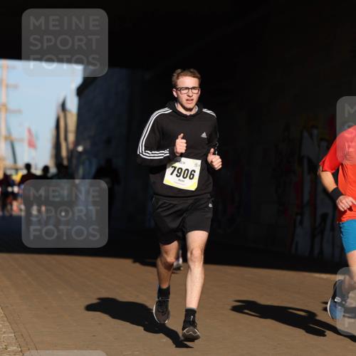06.10.2024 - 19. swb-Marathon Bremen Michael Strokosch http://msf.ph/oto/7344611 06.10.2024 10:13:36 Laufen 7906, 8997 meine-sportfotos.de