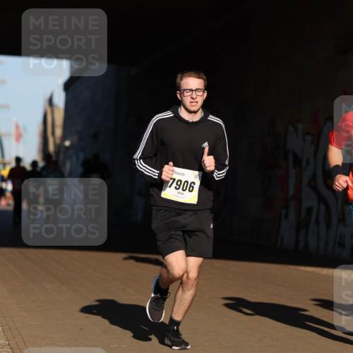 06.10.2024 - 19. swb-Marathon Bremen Michael Strokosch http://msf.ph/oto/7344613 06.10.2024 10:13:36 Laufen 7906, 8997 meine-sportfotos.de