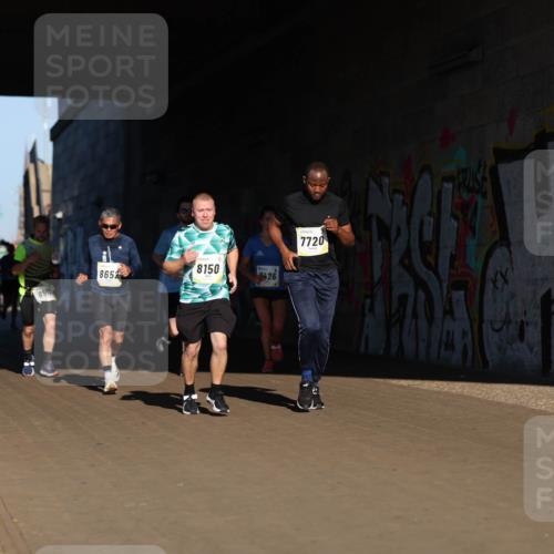 06.10.2024 - 19. swb-Marathon Bremen Michael Strokosch http://msf.ph/oto/7344626 06.10.2024 10:13:42 Laufen 8652, 8150, 7294, 426, 85, 7720 meine-sportfotos.de