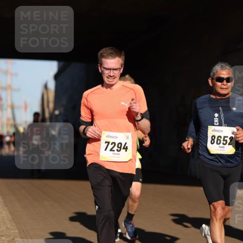 06.10.2024 - 19. swb-Marathon Bremen Michael Strokosch http://msf.ph/oto/7344643 06.10.2024 10:13:46 Laufen 7294, 8652, 18, 8555 meine-sportfotos.de