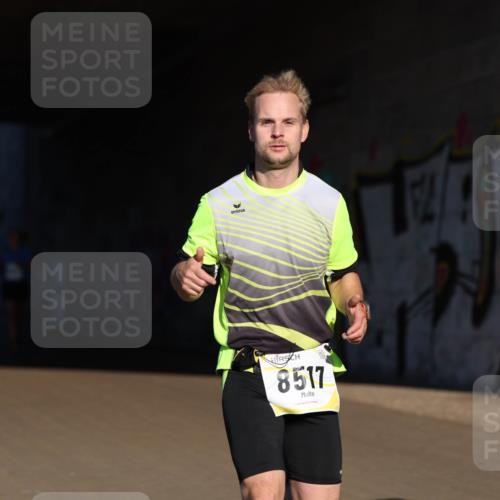 06.10.2024 - 19. swb-Marathon Bremen Michael Strokosch http://msf.ph/oto/7344647 06.10.2024 10:13:47 Laufen 8517 meine-sportfotos.de