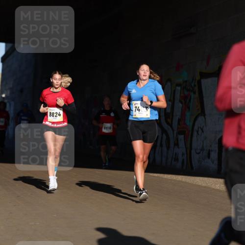 06.10.2024 - 19. swb-Marathon Bremen Michael Strokosch http://msf.ph/oto/7344656 06.10.2024 10:13:52 Laufen 8824, 8610, 7403, 8913 meine-sportfotos.de