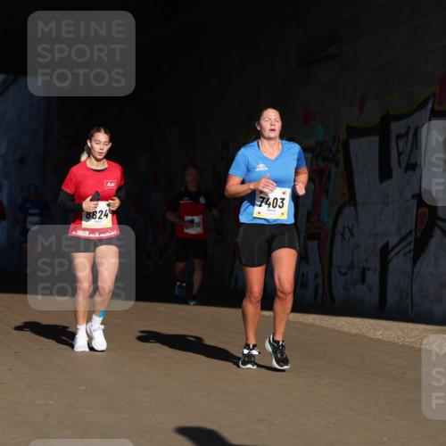 06.10.2024 - 19. swb-Marathon Bremen Michael Strokosch http://msf.ph/oto/7344657 06.10.2024 10:13:52 Laufen 7403, 8824 meine-sportfotos.de