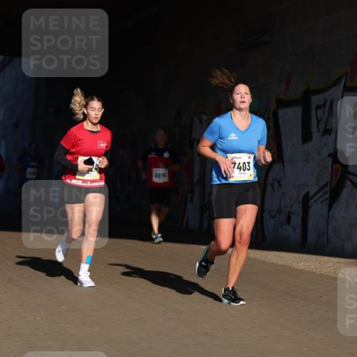 06.10.2024 - 19. swb-Marathon Bremen Michael Strokosch http://msf.ph/oto/7344659 06.10.2024 10:13:53 Laufen 8610, 7403 meine-sportfotos.de