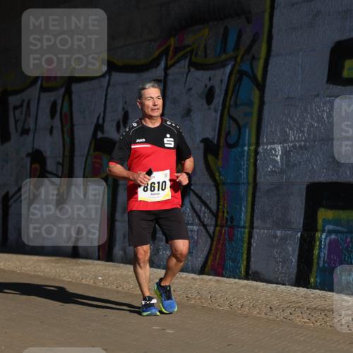 06.10.2024 - 19. swb-Marathon Bremen Michael Strokosch http://msf.ph/oto/7344669 06.10.2024 10:13:56 Laufen 8610 meine-sportfotos.de
