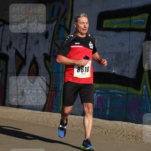 06.10.2024 - 19. swb-Marathon Bremen Michael Strokosch http://msf.ph/oto/7344674 06.10.2024 10:13:57 Laufen 1920, 8610 meine-sportfotos.de