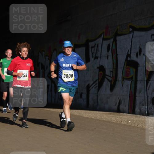 06.10.2024 - 19. swb-Marathon Bremen Michael Strokosch http://msf.ph/oto/7344675 06.10.2024 10:13:58 Laufen 9084, 58, 9000 meine-sportfotos.de