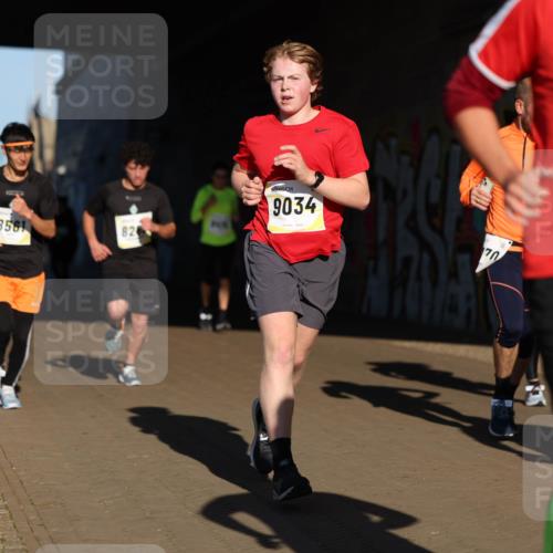 06.10.2024 - 19. swb-Marathon Bremen Michael Strokosch http://msf.ph/oto/7344683 06.10.2024 10:14:03 Laufen 8561, 82, 9034, 70, 8827 meine-sportfotos.de