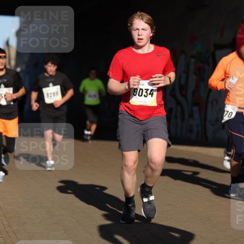 06.10.2024 - 19. swb-Marathon Bremen Michael Strokosch http://msf.ph/oto/7344684 06.10.2024 10:14:03 Laufen 056, 8288, 9034, 70 meine-sportfotos.de