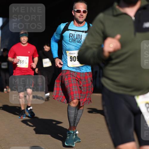 06.10.2024 - 19. swb-Marathon Bremen Michael Strokosch http://msf.ph/oto/7344703 06.10.2024 10:14:08 Laufen 594, 90, 89 meine-sportfotos.de