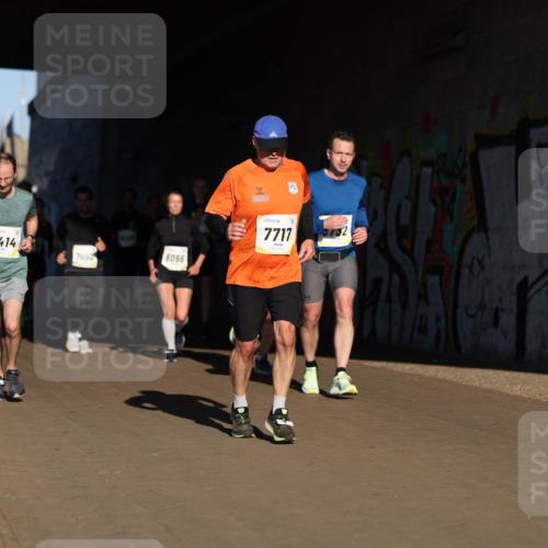 06.10.2024 - 19. swb-Marathon Bremen Michael Strokosch http://msf.ph/oto/7344746 06.10.2024 10:14:19 Laufen 414, 7052, 8066, 7198, 7717 meine-sportfotos.de
