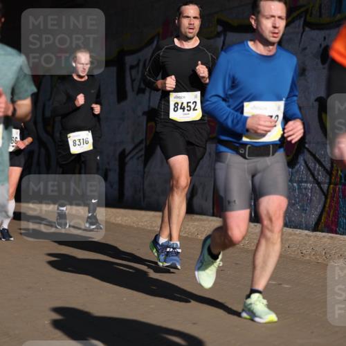 06.10.2024 - 19. swb-Marathon Bremen Michael Strokosch http://msf.ph/oto/7344758 06.10.2024 10:14:21 Laufen 52, 52, 7414, 66, 8316, 8452, 7 meine-sportfotos.de