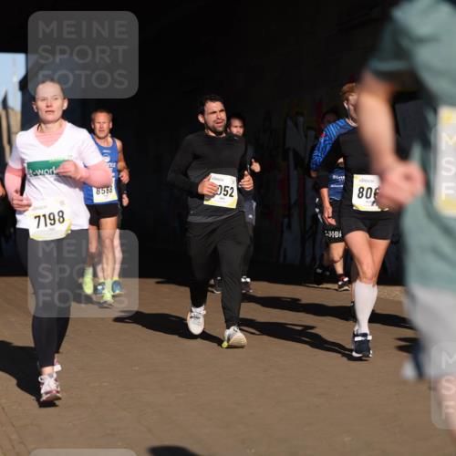 06.10.2024 - 19. swb-Marathon Bremen Michael Strokosch http://msf.ph/oto/7344760 06.10.2024 10:14:22 Laufen 052, 8567, 7198, 8568, 80, 741, 7 meine-sportfotos.de