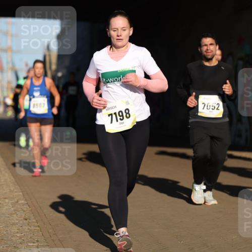 06.10.2024 - 19. swb-Marathon Bremen Michael Strokosch http://msf.ph/oto/7344762 06.10.2024 10:14:23 Laufen 8567, 7198, 7052, 7741 meine-sportfotos.de