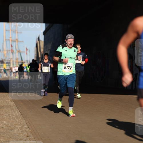 06.10.2024 - 19. swb-Marathon Bremen Michael Strokosch http://msf.ph/oto/7344773 06.10.2024 10:14:26 Laufen 9032, 8172, 8567 meine-sportfotos.de
