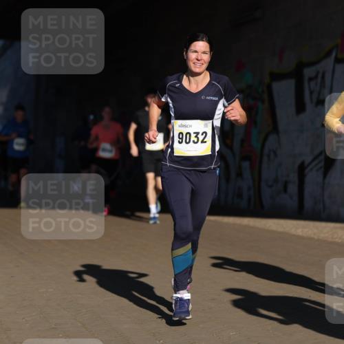 06.10.2024 - 19. swb-Marathon Bremen Michael Strokosch http://msf.ph/oto/7344795 06.10.2024 10:14:30 Laufen 9032, 8481 meine-sportfotos.de