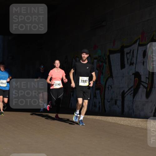 06.10.2024 - 19. swb-Marathon Bremen Michael Strokosch http://msf.ph/oto/7344798 06.10.2024 10:14:31 Laufen 8645, 9040, 7887 meine-sportfotos.de