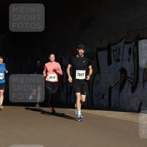 06.10.2024 - 19. swb-Marathon Bremen Michael Strokosch http://msf.ph/oto/7344800 06.10.2024 10:14:31 Laufen 8645, 9040, 7887 meine-sportfotos.de