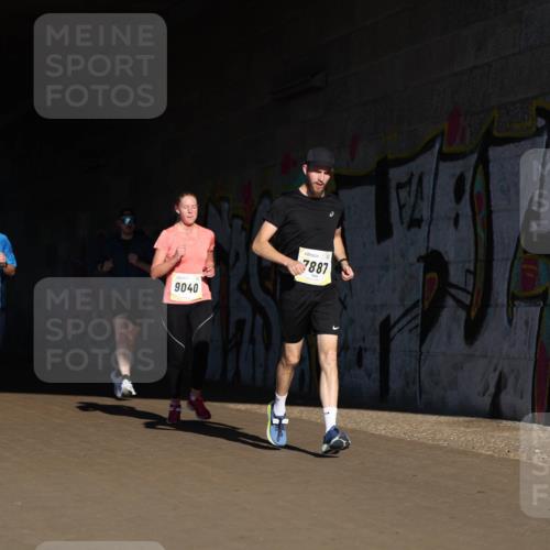 06.10.2024 - 19. swb-Marathon Bremen Michael Strokosch http://msf.ph/oto/7344802 06.10.2024 10:14:32 Laufen 8645, 9040, 7887 meine-sportfotos.de