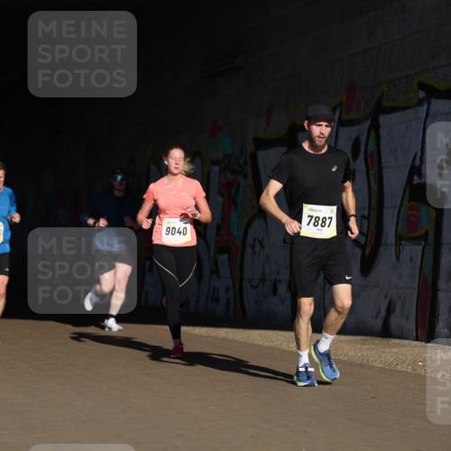 06.10.2024 - 19. swb-Marathon Bremen Michael Strokosch http://msf.ph/oto/7344806 06.10.2024 10:14:32 Laufen 8645, 9040, 7887 meine-sportfotos.de