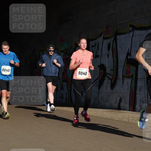 06.10.2024 - 19. swb-Marathon Bremen Michael Strokosch http://msf.ph/oto/7344810 06.10.2024 10:14:33 Laufen 8777, 8645, 9040, 7887 meine-sportfotos.de