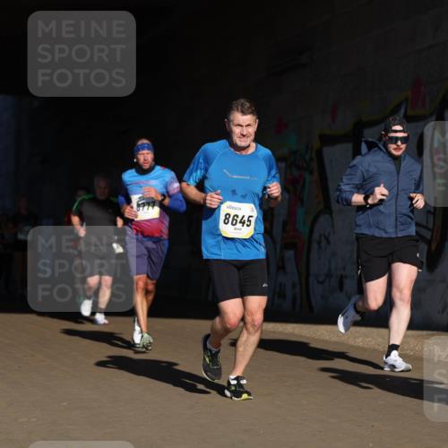 06.10.2024 - 19. swb-Marathon Bremen Michael Strokosch http://msf.ph/oto/7344815 06.10.2024 10:14:34 Laufen 8645 meine-sportfotos.de
