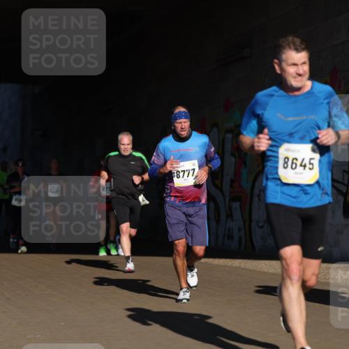 06.10.2024 - 19. swb-Marathon Bremen Michael Strokosch http://msf.ph/oto/7344819 06.10.2024 10:14:35 Laufen 2024, 7531, 8335, 8777, 8645 meine-sportfotos.de