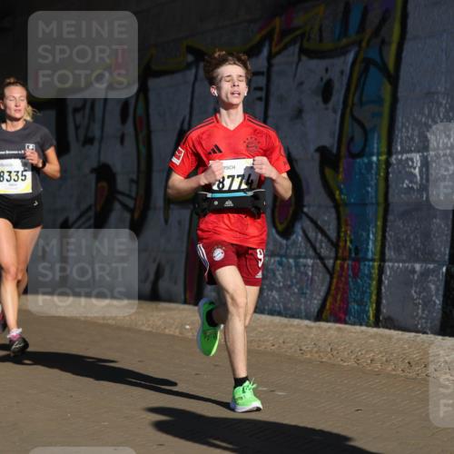 06.10.2024 - 19. swb-Marathon Bremen Michael Strokosch http://msf.ph/oto/7344830 06.10.2024 10:14:39 Laufen 855, 8335, 8774 meine-sportfotos.de