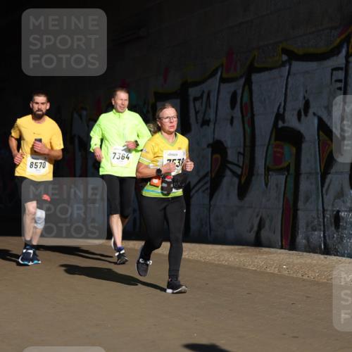 06.10.2024 - 19. swb-Marathon Bremen Michael Strokosch http://msf.ph/oto/7344840 06.10.2024 10:14:42 Laufen 8570, 7364, 7538 meine-sportfotos.de