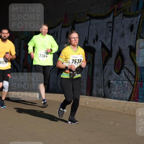 06.10.2024 - 19. swb-Marathon Bremen Michael Strokosch http://msf.ph/oto/7344845 06.10.2024 10:14:43 Laufen 8570, 7364, 7538, 76 meine-sportfotos.de