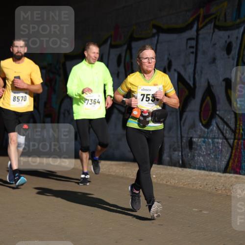06.10.2024 - 19. swb-Marathon Bremen Michael Strokosch http://msf.ph/oto/7344848 06.10.2024 10:14:43 Laufen 8570, 7364, 755 meine-sportfotos.de